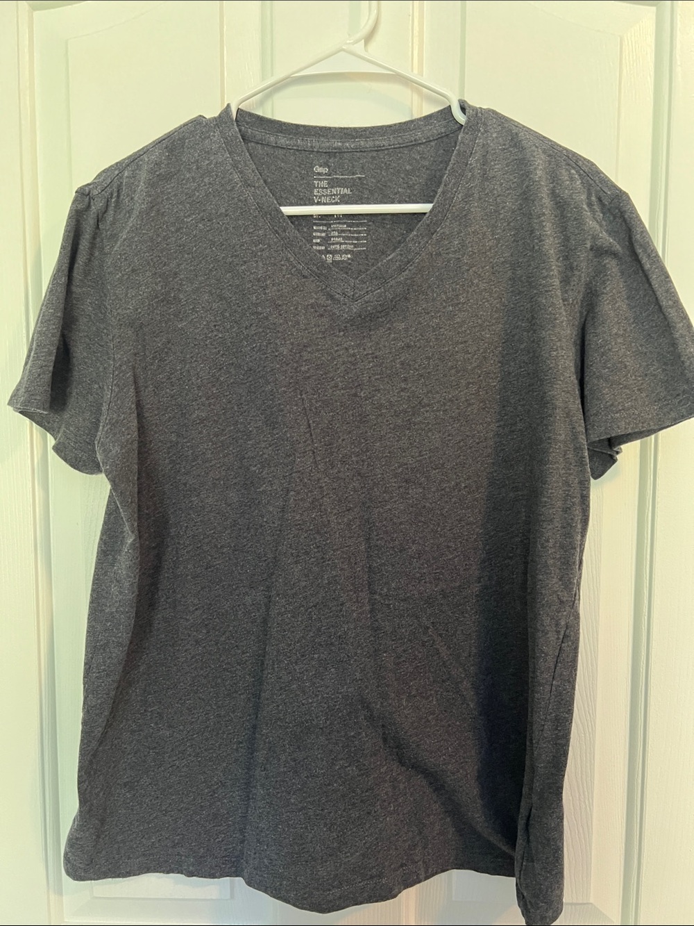 GAP Men’s V-Neck T-Shirt in Charcoal Gray